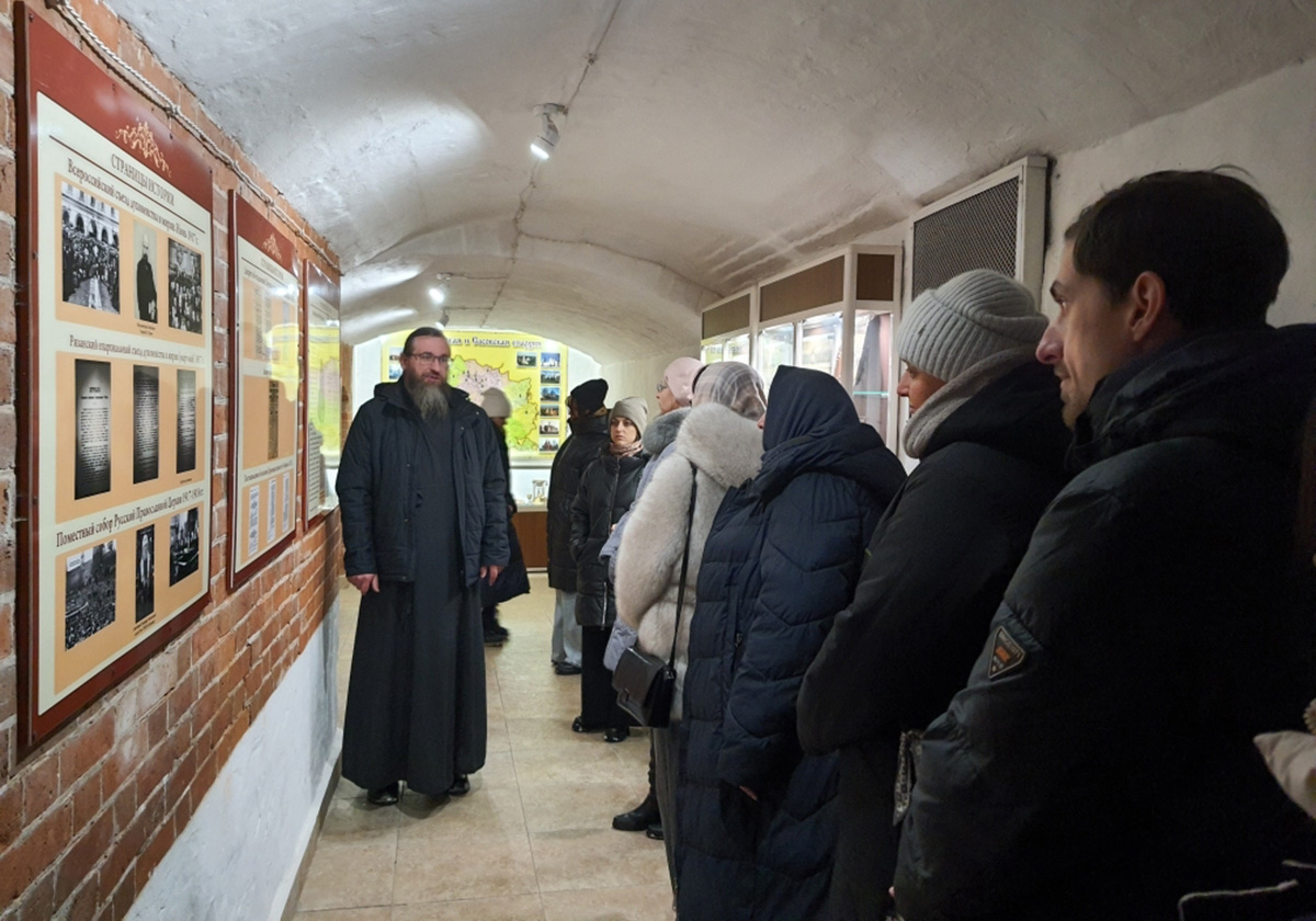 Сотрудники историко-культурного музея-заповедника посетили музей новомучеников и исповедников Касимовской епархии, который находится в Троицкой церкви.